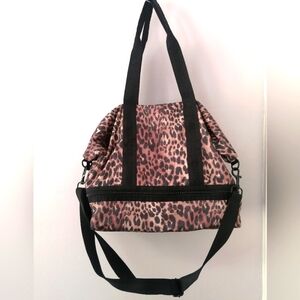 LeSportsac Dakota Medium Deluxe Weekender Leopard Overnight Bag Duffle Tote